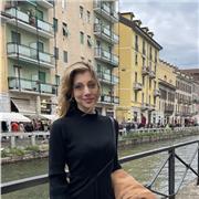 Diploma Liceo Socio-Psico Pedagogico. Laurea in Archeologia e Storia dell' Arte/ Lettere/ Design e Comunicazione. Offro lezioni di